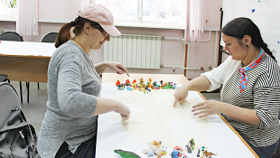 Песочные узоры: арт-терапевтический тренинг для соискателей с инвалидностью прошел в Новосибирске